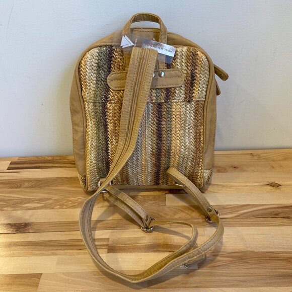 Veneto New York Handwoven Backpack With Vegan Leather Accents - Picture 4 of 10